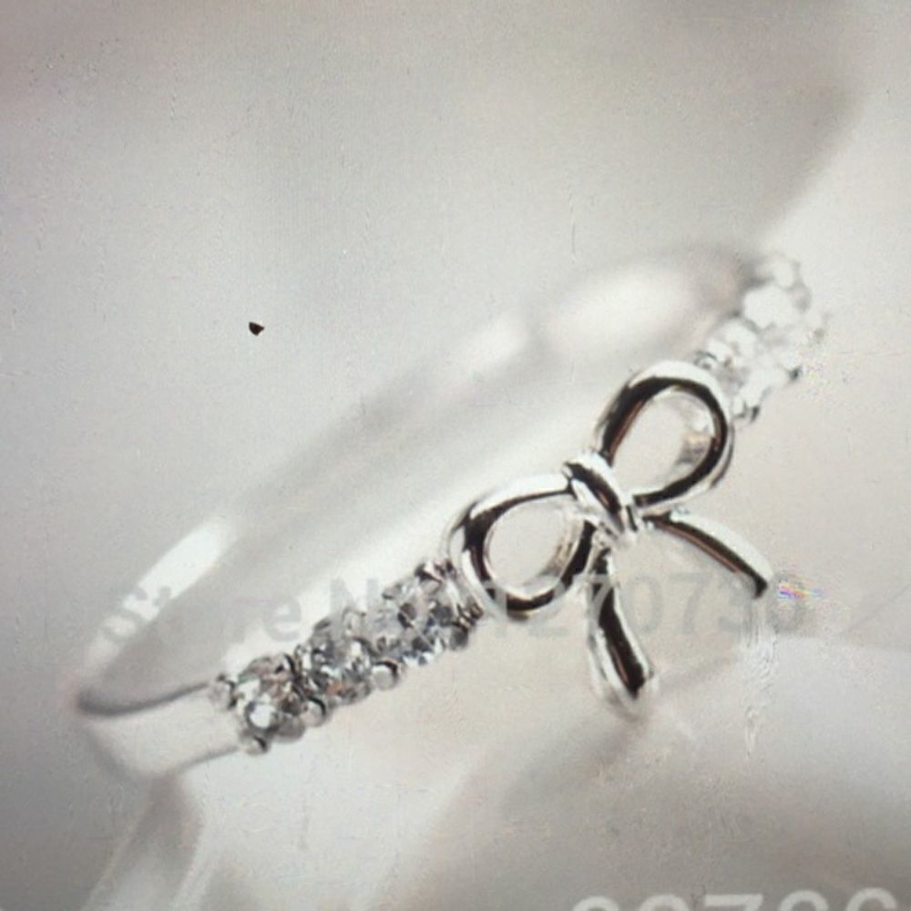 🎉1 hr sale🎉Diamond bow ring 🖐🏻